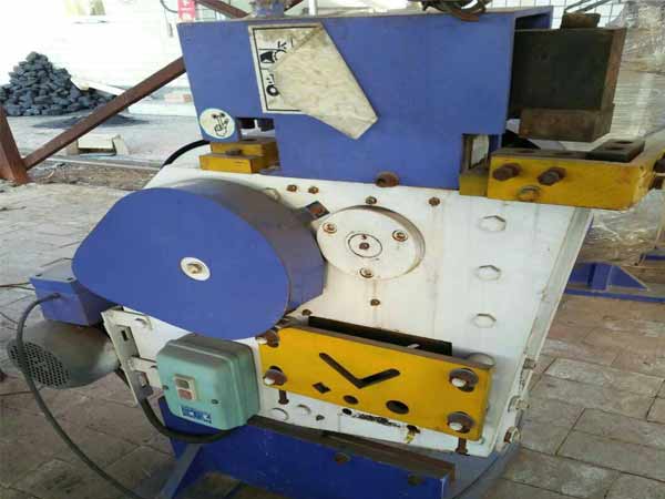 全自動(dòng)電纜軸角鋼切斷機(jī)